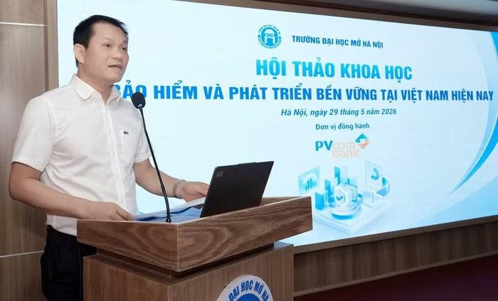 TS Bùi Thanh Sơn - Phó Hiệu trưởng Trường ĐH Mở Hà Nội phát biểu tại hội thảo.