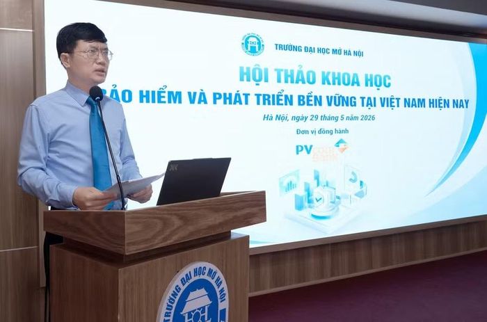 TS Nguyễn Văn Quang - Trưởng Khoa Tài chính ngân hàng, Trường ĐH Mở Hà Nội trao đổi tại hội thảo.
