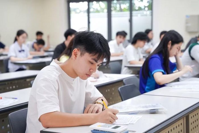 Thí sinh dự kỳ thi đánh giá năng lực đợt 2 do Đại học Quốc gia TPHCM tổ chức ngày 24/5. Ảnh: HCMUT.