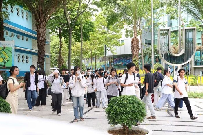 Thí sinh dự kỳ thi đánh giá năng lực đợt 2 ngày 24/5. Ảnh: ĐHQG-HCM.