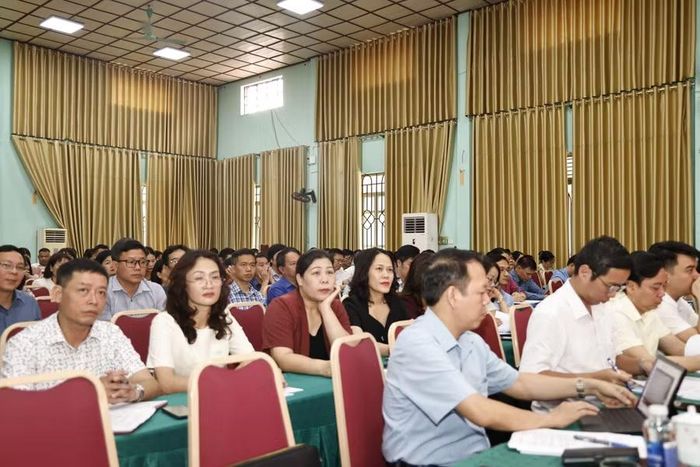 Buổi tập huấn nghiệp vụ dành cho chủ tịch các hội đồng coi thi và tổ trưởng tổ kiểm tra.