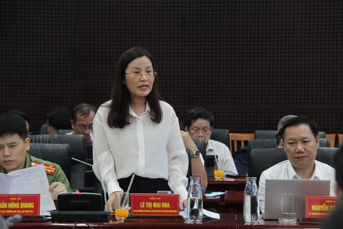 Bà Lê Thị Mai Hoa, Phó Vụ trưởng Vụ Giáo dục, Ban Tuyên giáo và Dân vận Trung ương nêu ý kiến tại buổi làm việc.