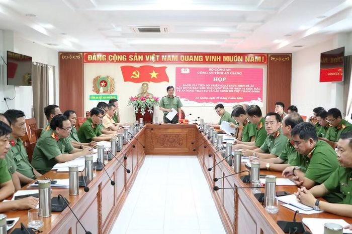 Quang cảnh cuộc họp.