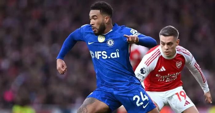 Hậu vệ Reece James: Giá trị tăng từ 30 triệu euro lên 60 triệu euro, tức tăng 30 triệu euro. Đội trưởng Chelsea lấy lại giá trị nhờ thể trạng ổn định hơn và dần tìm lại vị thế ở hành lang phải.