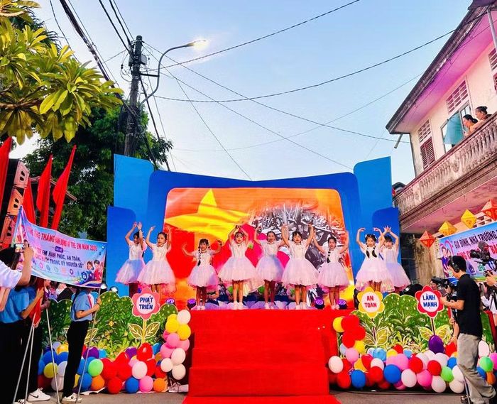 Tiết mục múa hát vui nhộn.