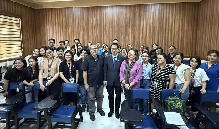 Trong bối cảnh kinh tế khu vực và quốc tế hiện nay cũng như nhu cầu và mục tiêu phát triển của mỗi nước, xin Đại sứ cho biết những trọng tâm hai bên cần thúc đẩy trong thời gian tới?