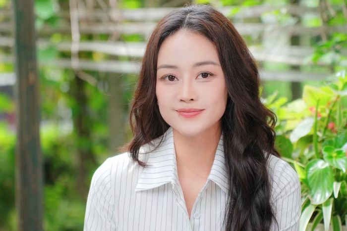 Phí Linh khẳng định cô chưa bao giờ phải lựa chọn giữa công việc và gia đình hay bị ép buộc phải lui về hậu phương. Tuy nhiên, cô vẫn dành thời gian cho gia đình và hiểu sự hi sinh của người thân.