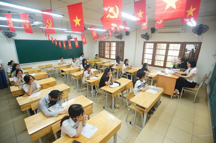 Hình ảnh một phòng thi vào lớp 10 THPT công lập.