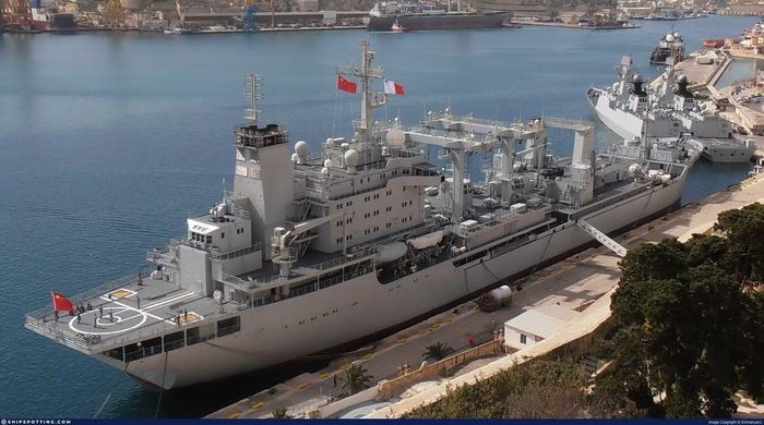 Tàu hậu cần Qinghaihu của hải quân Trung Quốc. Ảnh: Shipspotting.