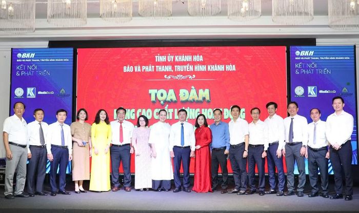 Lãnh đạo các báo chí địa phương tham dự tọa đàm.