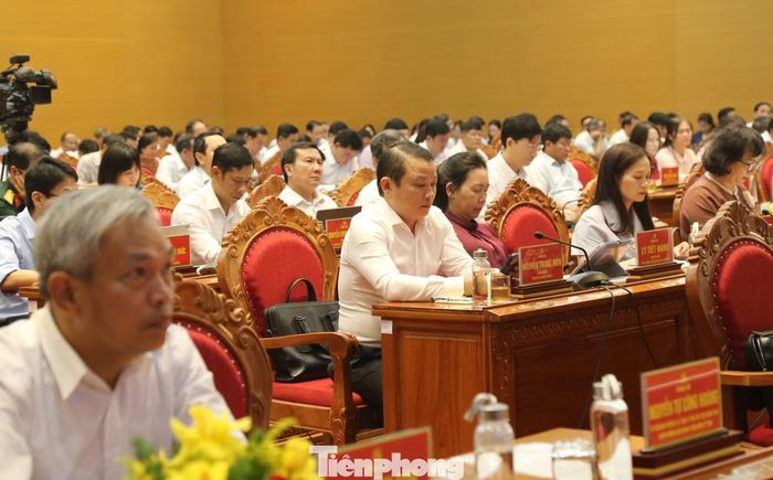 Các đại biểu dự hội nghị sơ kết.