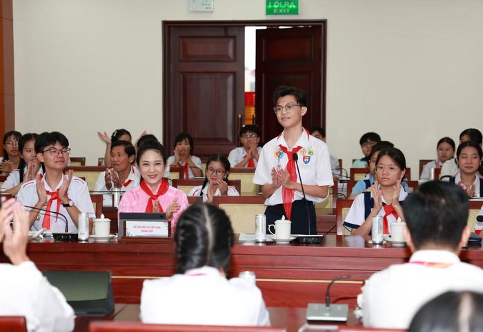 Bạn Hoàng Minh Phước nêu ý kiến.