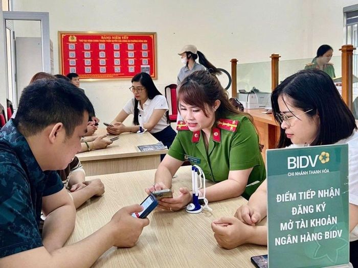 Gỡ các điểm nghẽn để người dân có tài khoản chi trả không dùng tiền mặt