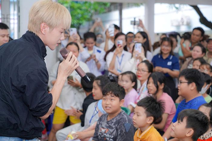 Những lời ca tiếng hát gửi tặng các em nhỏ.