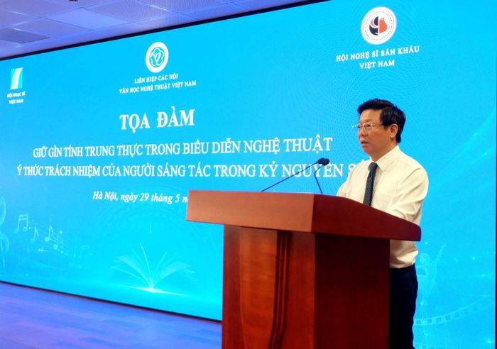 Ông Trần Thanh Lâm - Phó trưởng Ban Tuyên giáo và Dân vận Trung ương phát biểu chỉ đạo tọa đàm.