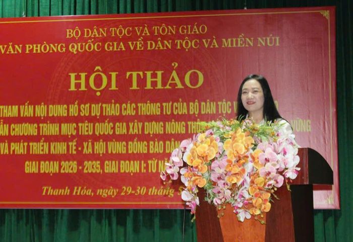 Giám đốc Sở Dân tộc và Tôn giáo tỉnh Thanh Hóa Vũ Thị Hương phát biểu ý kiến.