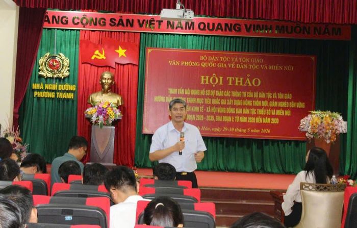 Thứ trưởng Bộ Dân tộc và Tôn giáo Y Vinh Tơr phát biểu tại hội thảo.