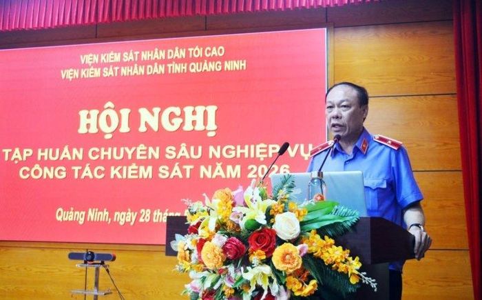 Đồng chí Đặng Đình Vang, Phó Bí thư Đảng ủy, Phó Viện trưởng VKSND tỉnh Quảng Ninh phát biểu chỉ đạo Hội nghị.