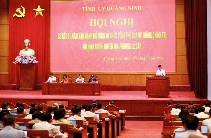 Các đại biểu tham luận tại Hội nghị.
