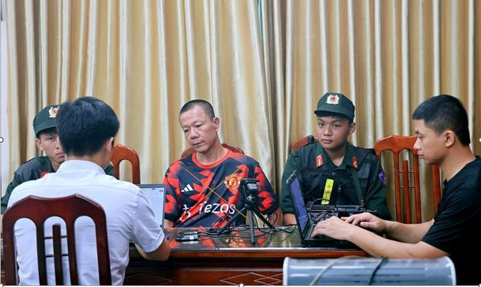  Lấy lời khai đối tượng.