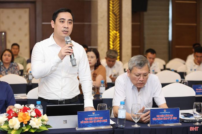 Giám đốc Sở KH&amp;CN Lê Thành Đông giải đáp các nội dung liên quan đến khởi nghiệp, đổi mới sáng tạo.