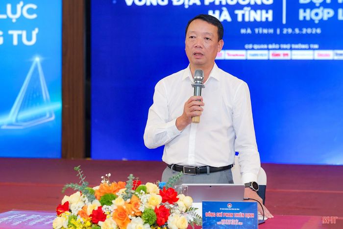 Chủ tịch UBND tỉnh Phan Thiên Định phát biểu tại phiên đối thoại.