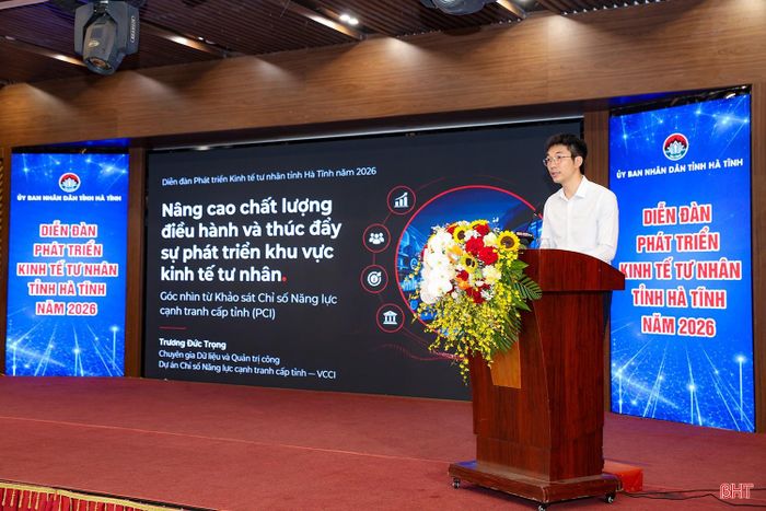 Ông Trương Đức Trọng - chuyên gia dữ liệu và quản trị công, Dự án Chỉ số năng lực cạnh tranh cấp tỉnh, Liên đoàn Thương mại và Công nghiệp Việt Nam phát biểu tại diễn đàn.