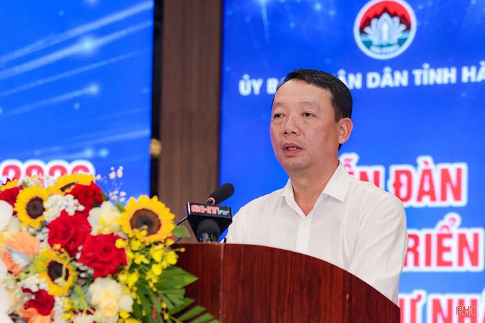 Chủ tịch UBND tỉnh Phan Thiên Định khai mạc diễn đàn.