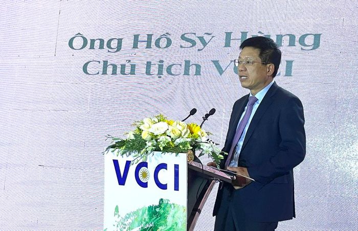 PGS. TS. Hồ Sỹ Hùng, Chủ tịch VCCI phát biểu ý kiến. Ảnh: H.B