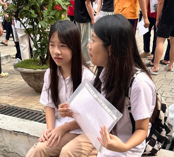 Các em khá lo lắng sau khi quy chế được phổ biến. Ảnh: Tuyết Nhung