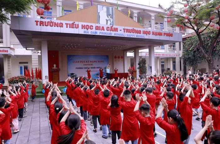 Giờ sinh hoạt ngoại khóa và đồng diễn hát Xoan của học sinh Trường Tiểu học Gia Cẩm góp phần lan tỏa di sản và tạo sân chơi văn hóa ý nghĩa. (Ảnh: Hoàng Hùng/TTXVN)