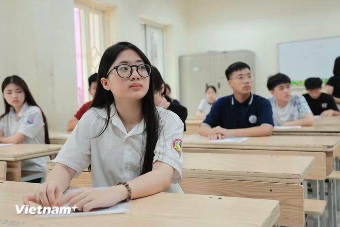 Sở Giáo dục và Đào tạo Hà Nội đã bố trí 224 điểm thi, tăng hơn 20 điểm thi so với năm trước, với khoảng 5.300 phòng thi. Số cán bộ, giáo viên, nhân viên được huy động để tham gia phục vụ kỳ thi là gần 18.000 người. (Ảnh: Hoài Nam/Vietnam+)