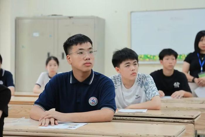 Thí sinh Hà Nội làm thủ tục dự thi lớp 10 năm 2026. (Ảnh: Hoài Nam/Vietnam+)