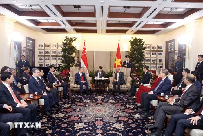 Ngay sau lễ đón, Tổng Bí thư, Chủ tịch nước Tô Lâm hội đàm Tổng thống Singapore Tharman Shanmugaratnam. (Ảnh: Thống Nhất/TTXVN)