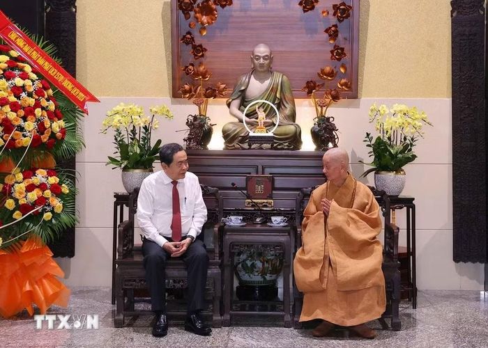 Chủ tịch Quốc hội Trần Thanh Mẫn thăm, chúc mừng Đại lão hòa thượng Thích Trí Quảng, Đức Pháp chủ Hội đồng Chứng minh Giáo hội Phật giáo Việt Nam. (Ảnh: Văn Điệp/TTXVN)