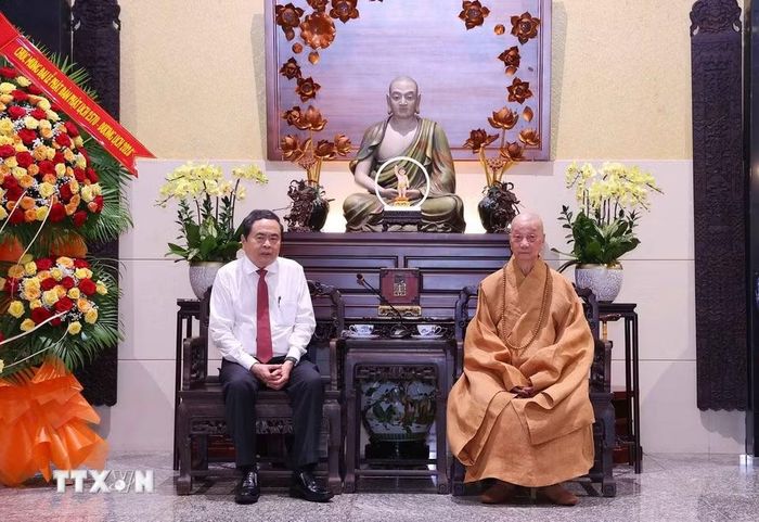 Chủ tịch Quốc hội Trần Thanh Mẫn thăm, chúc mừng Đại lão hòa thượng Thích Trí Quảng, Đức Pháp chủ Hội đồng Chứng minh Giáo hội Phật giáo Việt Nam. (Ảnh: Văn Điệp/TTXVN)