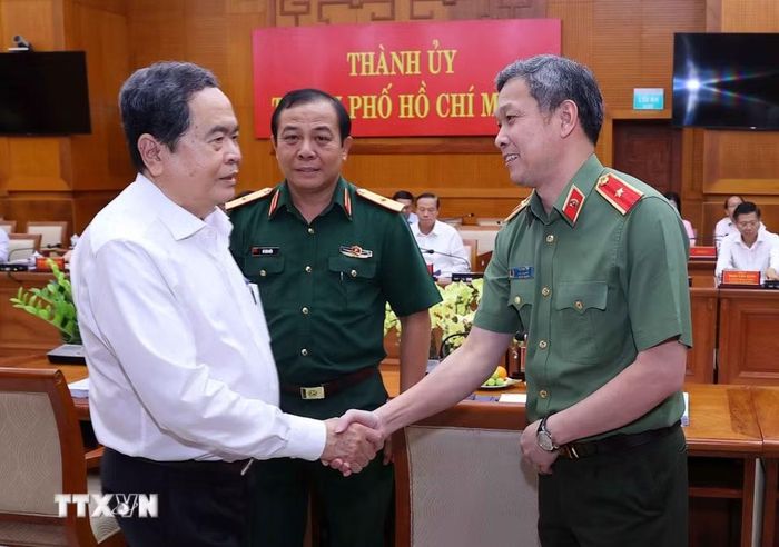 Chủ tịch Quốc hội Trần Thanh Mẫn với các đại biểu. (Ảnh: Văn Điệp/TTXVN)