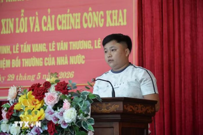 Người bị hàm oan phát biểu tại buổi lễ. (Ảnh: TTXVN phát)