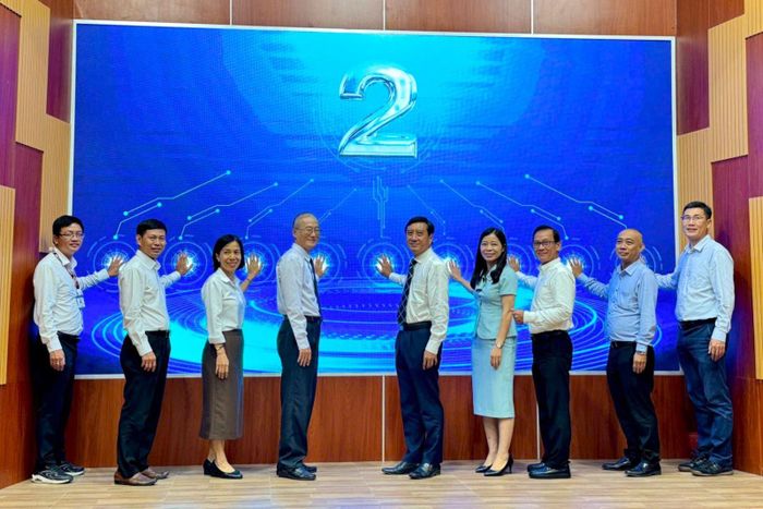 Lãnh đạo Ban Quản lý Khu Nông nghiệp Công nghệ cao TP Hồ Chí Minh và Trường Đại học Khoa học Tự nhiên thực hiện nghi thức phát động cuộc thi.