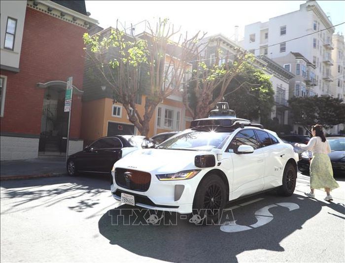 Một chiếc xe điện tự hành tại thành phố San Francisoc, bang California.