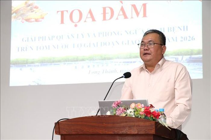 Phó Giám đốc Sở Nông nghiệp và Môi trường tỉnh Vĩnh Long Phạm Minh Truyền phát biểu tại tọa đàm. Ảnh: Thanh Hòa/TTXVN