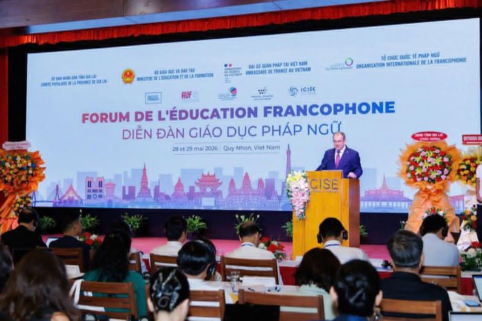 Ông Nicolas Mainetti, Giám đốc Tổ chức Đại học Pháp ngữ (AUF) khu vực châu Á - Thái Bình Dương phát biểu tại Diễn đàn.