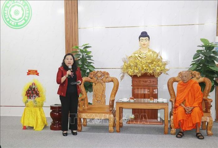 Bà Hồ Thị Cẩm Đào, Phó Bí thư Thành ủy Cần Thơ, Chủ tịch Ủy ban MTTQ Việt Nam thành phố, phát biểu.