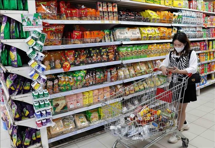 Người dân mua sắm tại siêu thị. Ảnh minh họa: Trần Việt/TTXVN