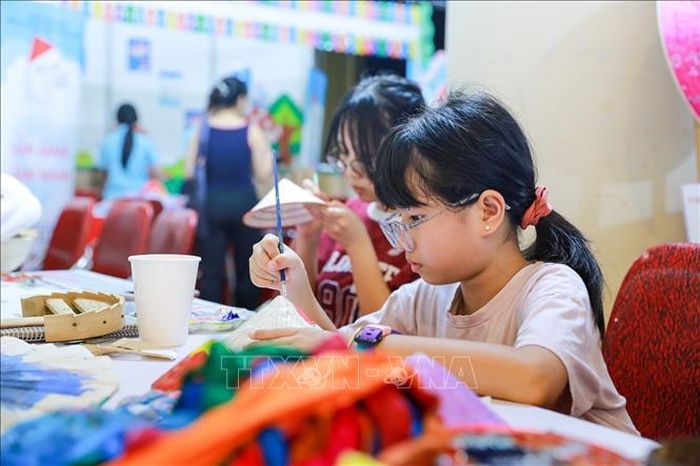 Ngày hội mang đến nhiều không gian trải nghiệm giúp trẻ em vừa học vừa chơi một cách an toàn và bổ ích. Ảnh: Khánh Hòa/TTXVN