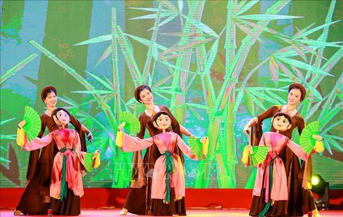 Tiết mục nghệ thuật tại chương trình. Ảnh: Khánh Hòa/TTXVN