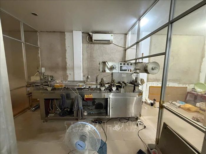 Cơ sở sản xuất thuốc Đông dược giả. Ảnh: TTXVN phát