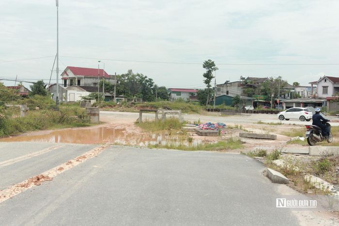 Cuối tháng 12/2025, UBND phường Trần Phú đã phê duyệt phương án bồi thường, hỗ trợ và tái định cư thực hiện dự án với tổng số tiền khoảng 56 tỷ đồng. Những tháng trước đã phê duyệt bồi thường cho 17 hộ. “Hiện vẫn còn 2 hộ còn lại, địa phương và các đơn vị sẽ tiếp tục vận động để thực hiện tốt công tác giải phóng mặt bằng triển khai dự án”, Chủ tịch phường Trần Phú thông tin.