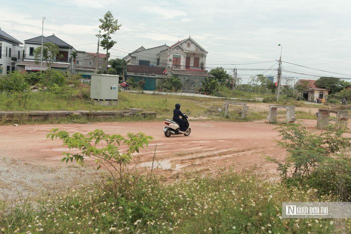 Dự án này nằm ở phường trung tâm của tỉnh Hà Tĩnh, gần khu vực dân cư đông đúc và Trường THPT Chuyên tỉnh Hà Tĩnh nên ảnh hưởng rất lớn đến việc đi lại của người dân và các em học sinh.