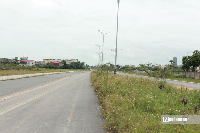 Dự án bắt đầu triển khai thi công từ tháng 9/2023. Hiện, hai đầu tuyến cơ bản đã hoàn thành. Tuy nhiên, đoạn nút giao với đường Hà Hoàng, phường Trần Phú vẫn chưa thể thi công do chưa hoàn tất giải phóng mặt bằng.